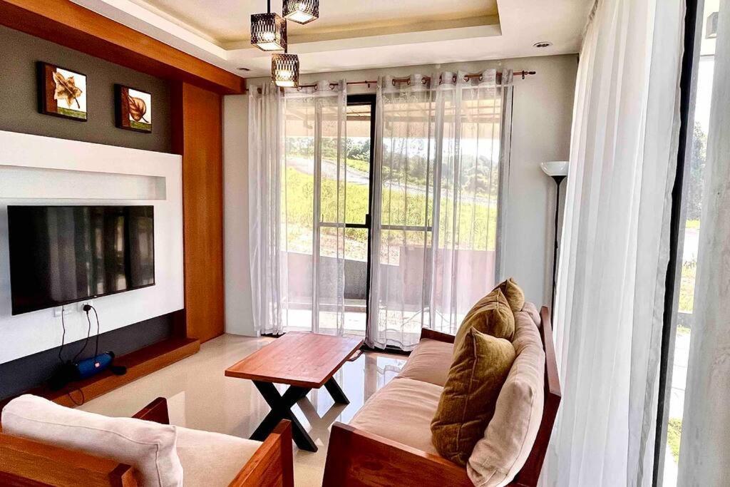 Overlooking Staycation At Sandari Batulao Tagaytay City Екстер'єр фото