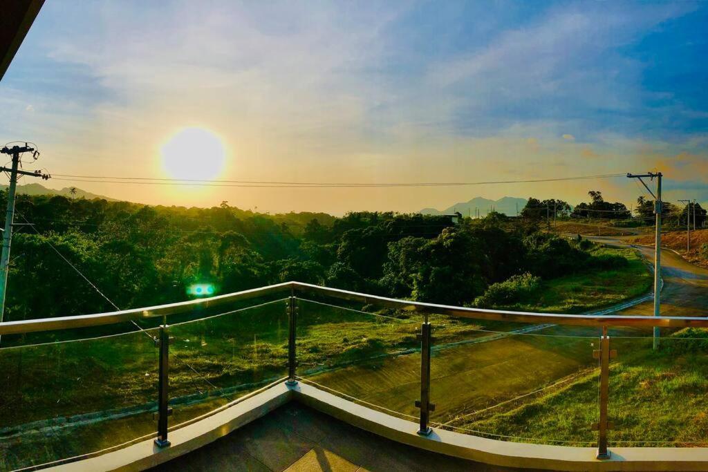 Overlooking Staycation At Sandari Batulao Tagaytay City Екстер'єр фото